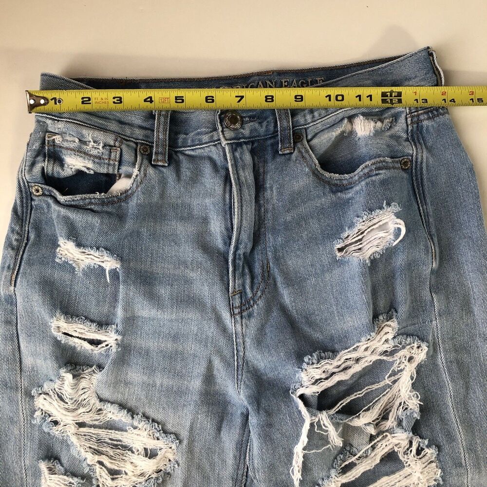 American Eagle Women’s Mom Jean Light  Blue Distressed Size 4 Short - Picture 5 of 16